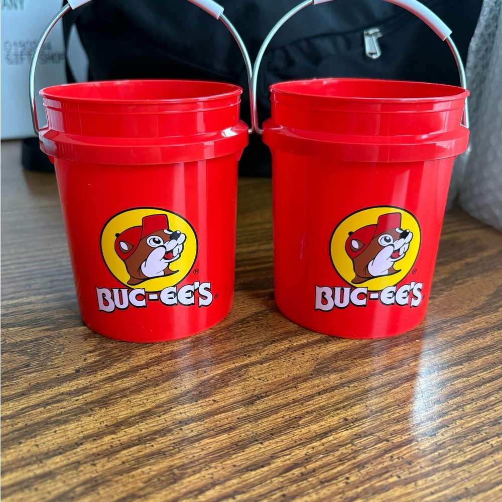 Buc-ee's Red Buckets